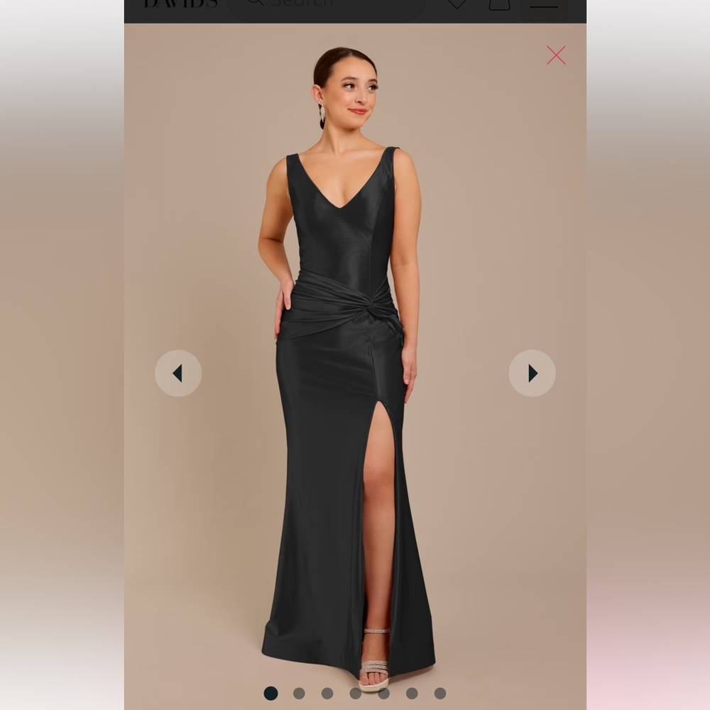 David’s Bridal GALINA SIGNATURE
Sculpting Satin Tank Knot Dress